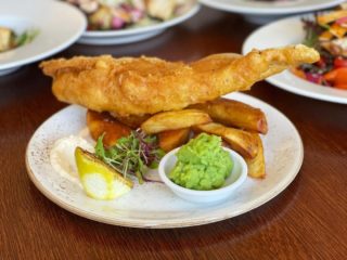 Fish and chips: rebooted.
Now serving our east coast fish and chips - standard or large. With chip shop mushy peas, 1928 tartar sauce & hand cut
chips (GF available).