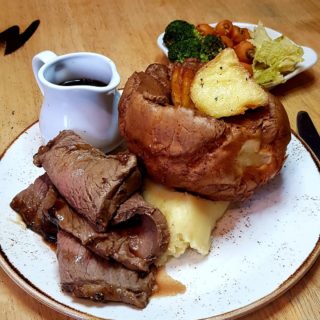 It's almost the day of the roast so book your table for Sunday lunch either online or just pop in 🍽️ As much extra veg and gravy as you can manage too.